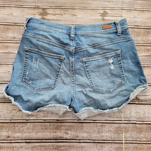 Sneak peek size 27 High Rise medium wash distressed Patch embroidered shorts - Picture 2 of 9